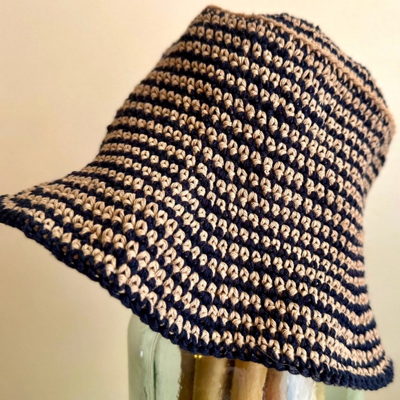 Hand crochet bucket hat - sz XS - S  Unisex - Picture 3 of 7